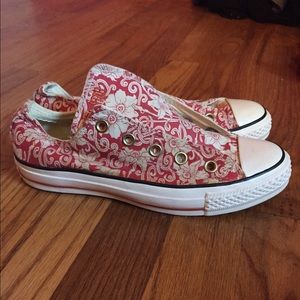 🎈 Red & Cream Converse Chuck Taylor's Size 6 🎈