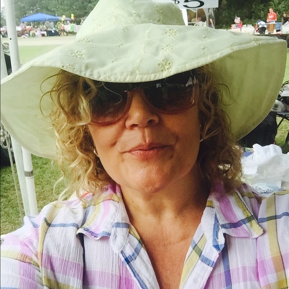 Meet your Posher, Michelle - Picture 1 of 1