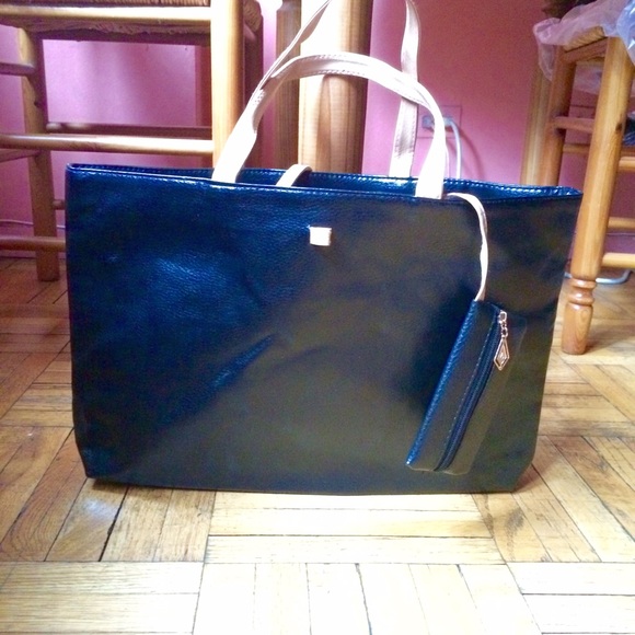 Handbags - 🎉Host Pick 11/2/15 🎉 Vegan Leather Shoulder Bag