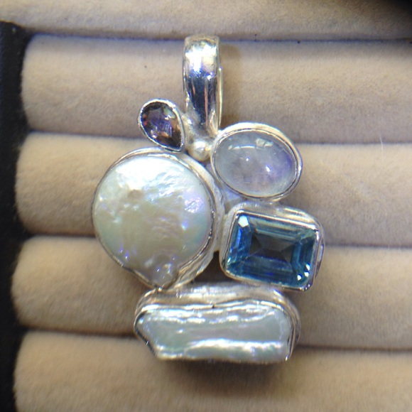 Beautiful silver gemstone pendant