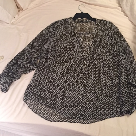 Black and white blouse - Picture 1 of 4