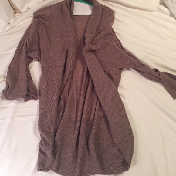 Tan sweater - Picture 1 of 4