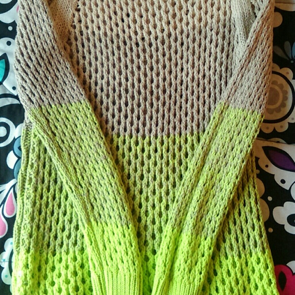 American Eagle crocheted long sleeve! - Picture 2 of 3