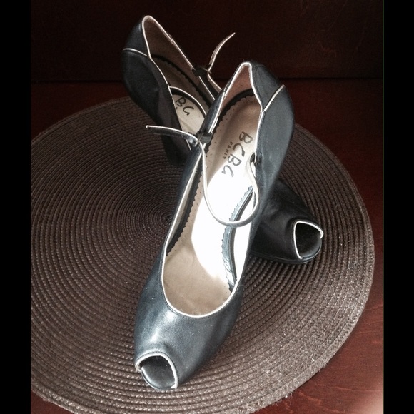 Designer Shoes - Picture 2 of 3