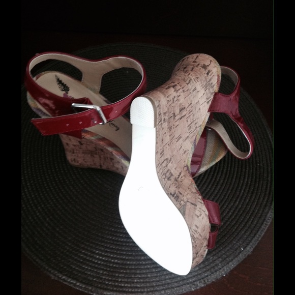 Sandals - Picture 2 of 3