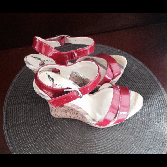 Sandals - Picture 3 of 3