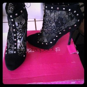 Shoedazzle ✨✨ Alexandria black lace booties