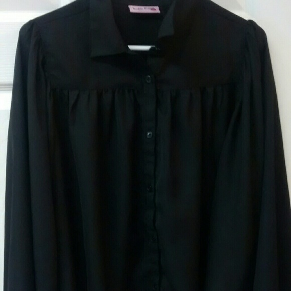 Black blouse with wide arm sleeves