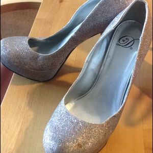 Shimmer/ glitter pumps