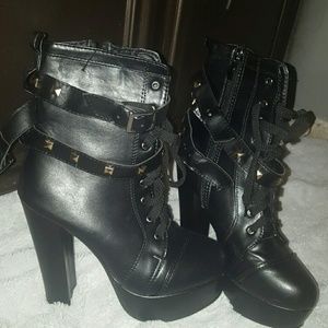 Motorcycle boots w/buckles & rivets