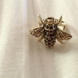 Jewelmint Bee ring