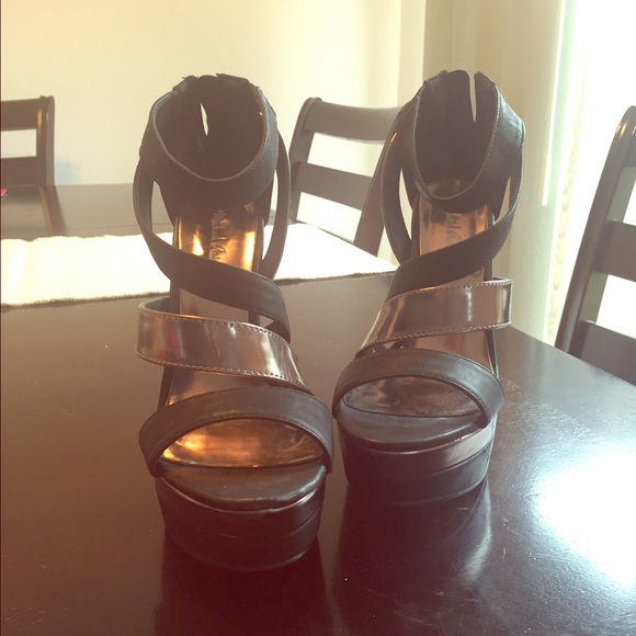 Super Chic Michael Antonio Wedges