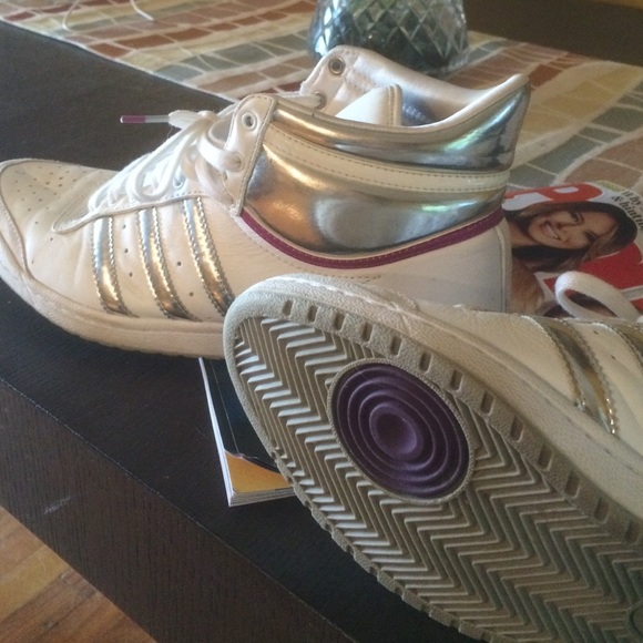 Like new Adidas women's athletic shoes