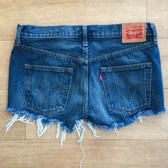 Levi shorts - Picture 2 of 4