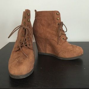 Mossimo faux suede ankle boots size 8.5