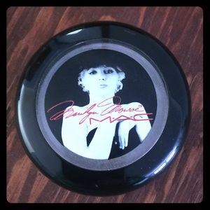 MAC Marilyn Monroe edition eyeshadow