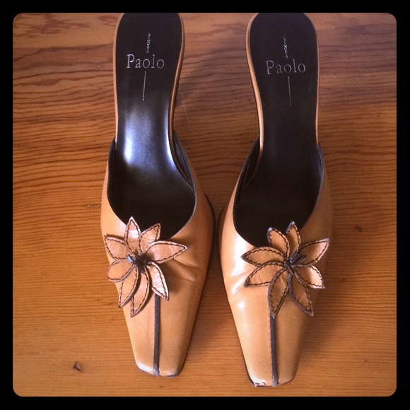 Camel heel shoe