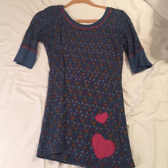 Three-quarter sleeve top