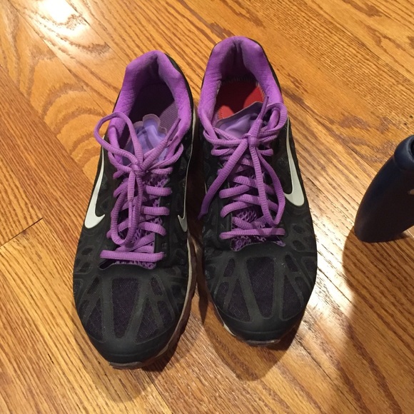 Nike air sneakers black with purple