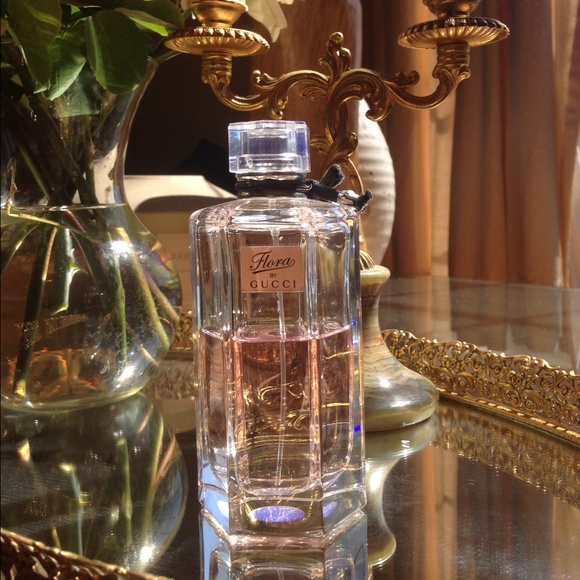 Parfume "Flora" by Gucci Gorgeous Gardenia