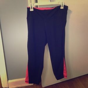 Old navy workout capris size medium