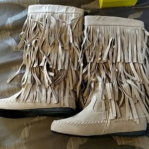 Fringe boots