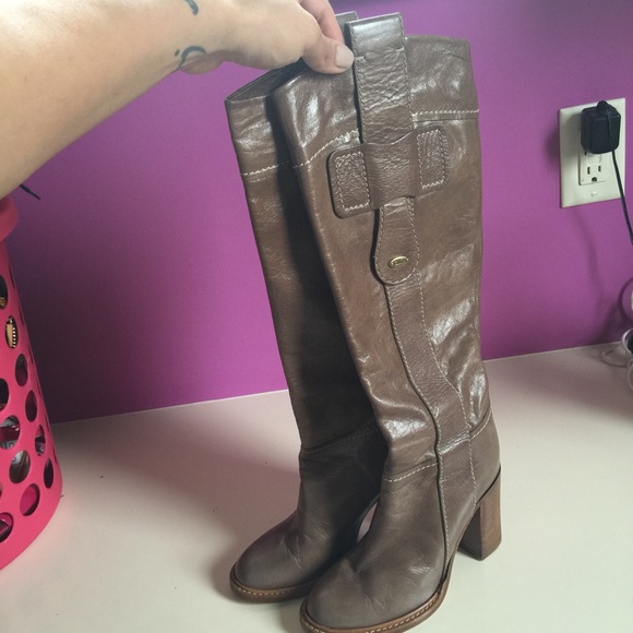 Chloe heeled boots tan color