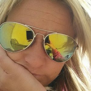 Meet your Posher, Lori