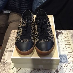 🚫SOLD🚫Michael kors logo sneakers