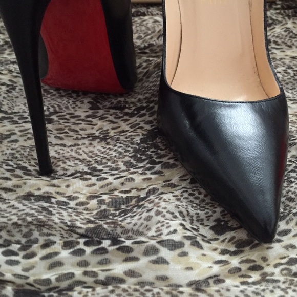 Christian Louboutin "So Kate" Black Leather Pumps - Picture 2 of 4