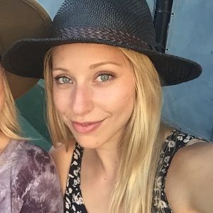 Meet your Posher, Tayler