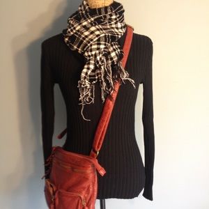 Turtle Neck in Black