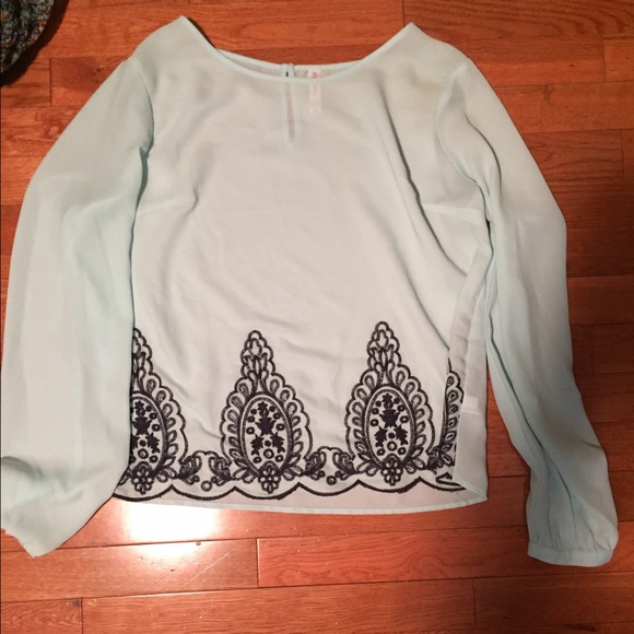 Light blue, 100% polyester top - Picture 1 of 2