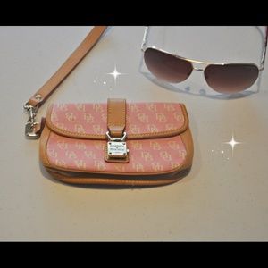 Dooney & Bourke Signature wristlet - Anniversary
