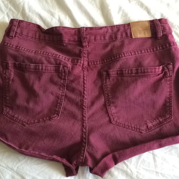 H&M maroon shorts - Picture 2 of 4