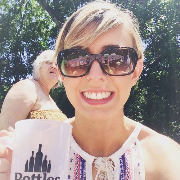 Meet your Posher, Amber - Picture 1 of 1