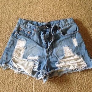 Medium wash high waisted denim shorts!