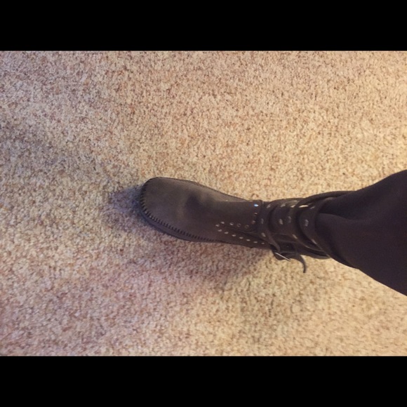 Minnetonka grey boots - Picture 2 of 2