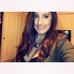 Meet your Posher, Alyssa