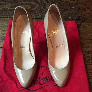 Christian Louboutin décolleté pumps