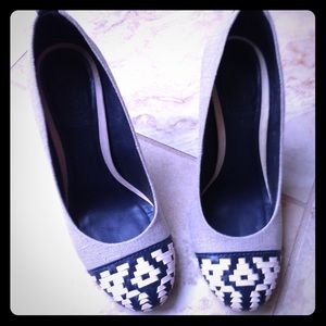 Gorgeous Tory Burch heals; size 5.5