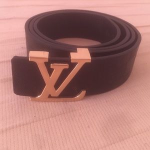 Louis Vuitton men belt. US Size fits 30-38