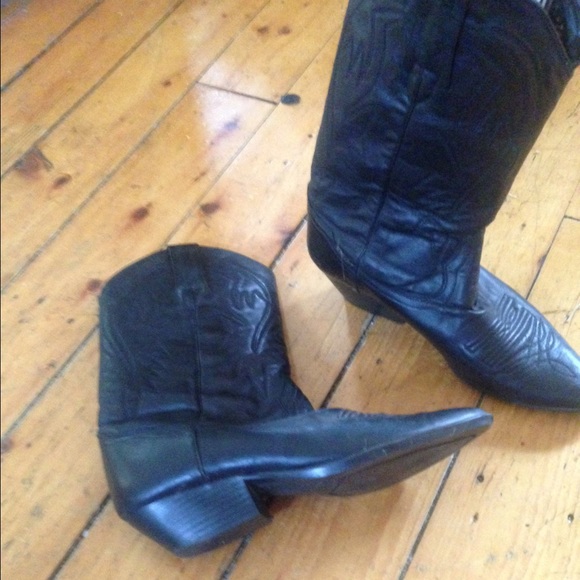 Used cow boy boots