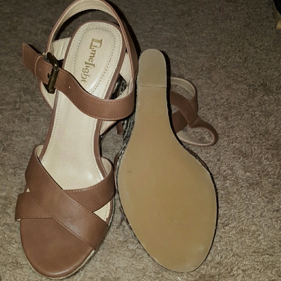 Nwot Tan Wedges with gold and brown stripeds - Picture 2 of 2