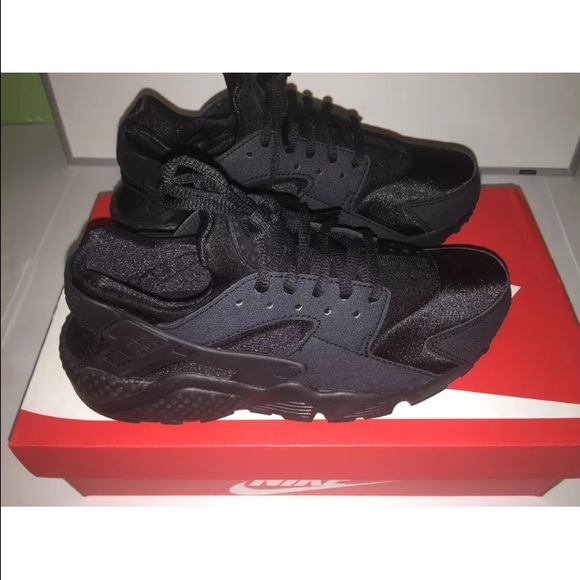 Nike Air Huarache Run Sneakers, Black, Brand New!! - Picture 2 of 4