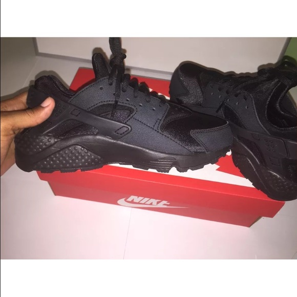 Nike Air Huarache Run Sneakers, Black, Brand New!! - Picture 4 of 4