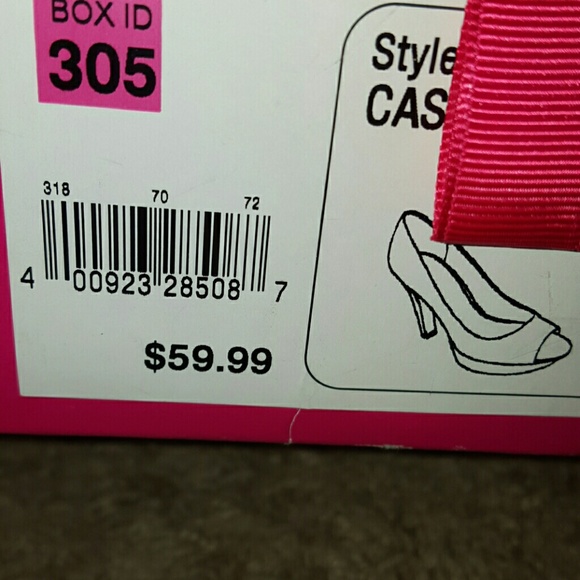 Nwot Peeptoe platform with a coral base tan black - Picture 3 of 3