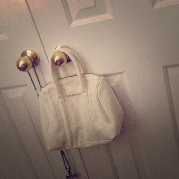 Never worn it's in good couditions