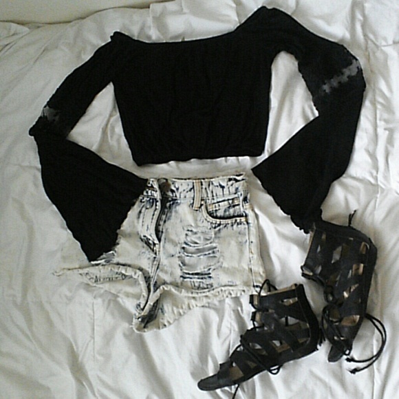 LF Emma and Sam Bell Sleeve Crop Top