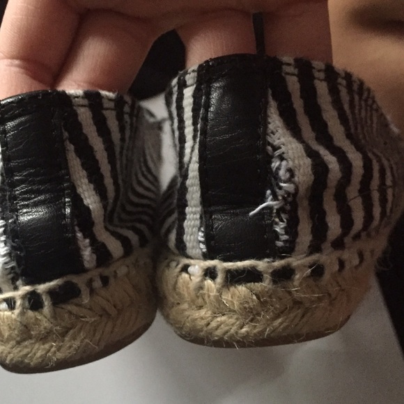 💰SOLD💰Tory burch Slip On Shoes - Picture 3 of 4